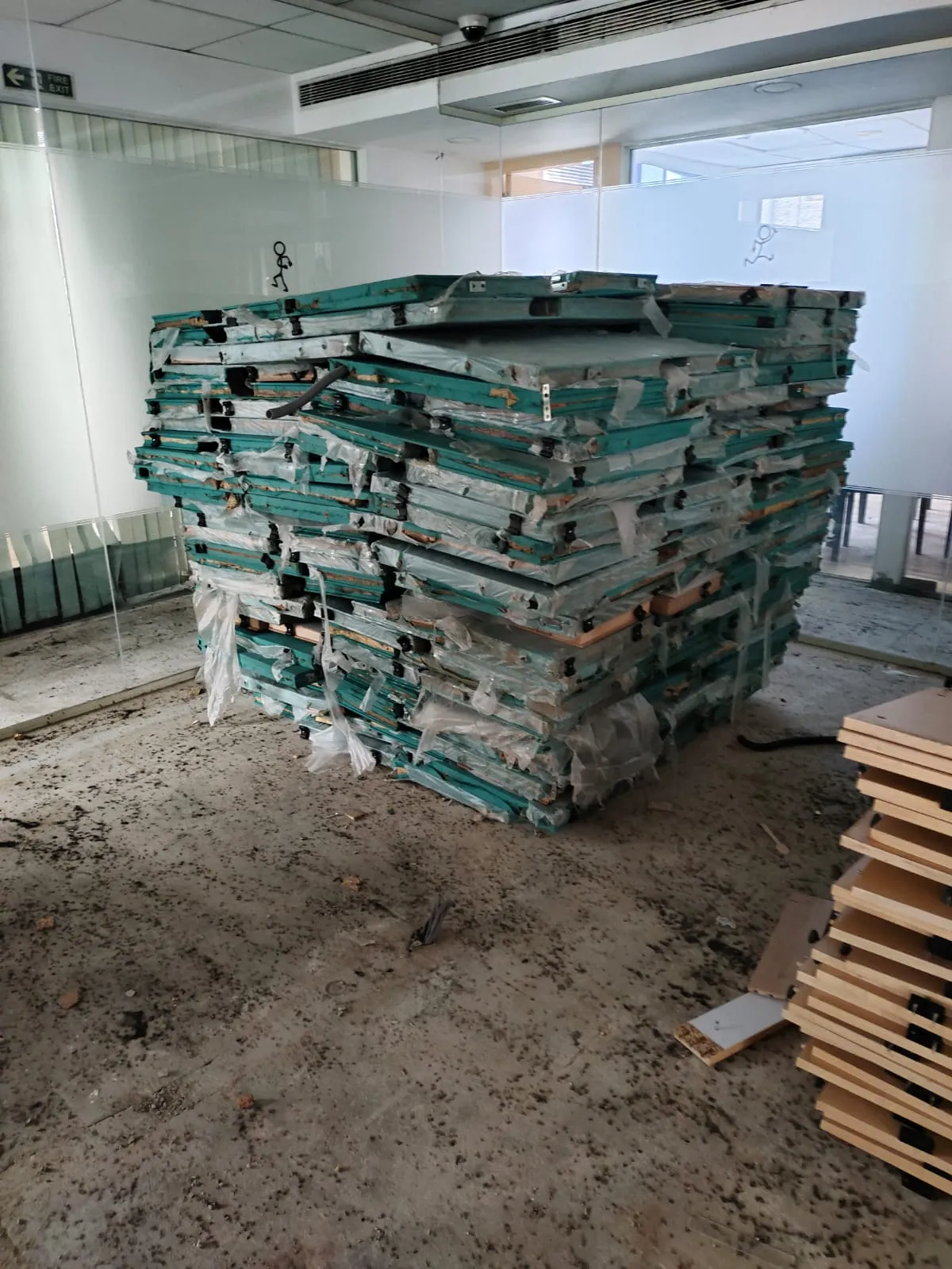 Modern team desks unbolted systematically to execute a workstation removal Guindy project.